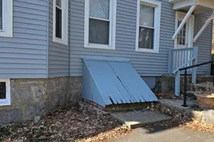 35 Denison Ave, New London, CT 06320 - Photo 7