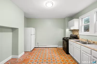 48 Lockwood Avenue #First Floor, Stamford, CT 06902 - Photo 5