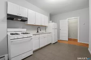 584 Kossuth St, Bridgeport, CT 06608 - Photo 11