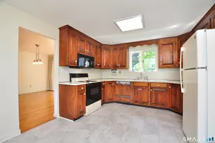 37 Pilgrim Dr, Windsor, CT 06095 - Photo 11