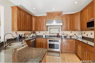 10 Briarwood Lane, Newtown, CT 06470 - Photo 5