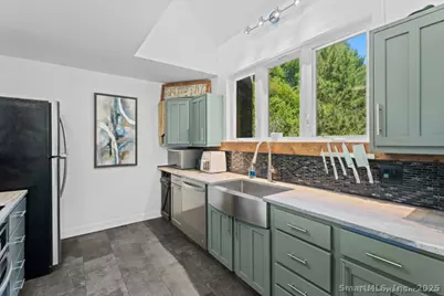 564 Hubbard Road, Killingly, CT 06239 - Photo 9