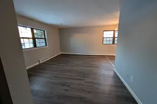 21 Enid St, Bridgeport, CT 06606 - Photo 5