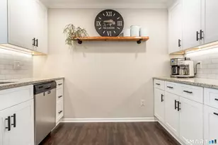 208 Windgate Cir, Monroe, CT 06468 - Photo 7