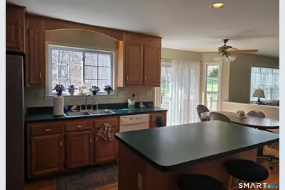 30 Commodore Hull Drive, Derby, CT 06418 - Photo 7