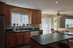 30 Commodore Hull Dr, Derby, CT 06418 - Photo 7