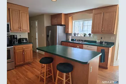 30 Commodore Hull Drive, Derby, CT 06418 - Photo 5