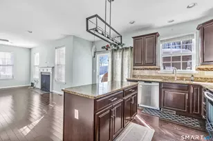 9 Fox Run Ln, Seymour, CT 06483 - Photo 3