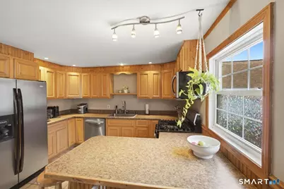 8 Manor Road, Montville, CT 06370 - Photo 7