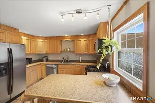 8 Manor Rd, Montville, CT 06370 - Photo 7