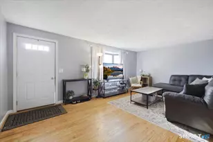 8 Manor Rd, Montville, CT 06370 - Photo 5