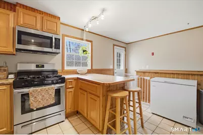 8 Manor Road, Montville, CT 06370 - Photo 9