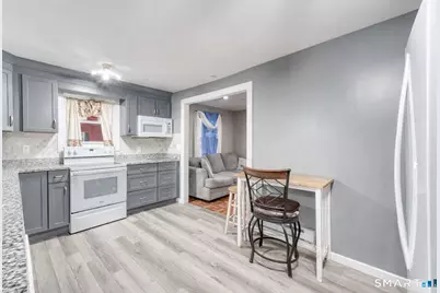 40 Cottage Grove Circle, Bloomfield, CT 06002 - Photo 3