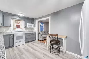 40 Cottage Grove Cir, Bloomfield, CT 06002 - Photo 3