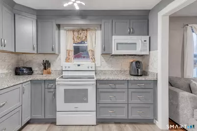 40 Cottage Grove Circle, Bloomfield, CT 06002 - Photo 5