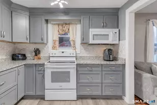 40 Cottage Grove Cir, Bloomfield, CT 06002 - Photo 5