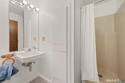 16 Crosswinds Lane, Waterbury, CT 06705 - Photo 5