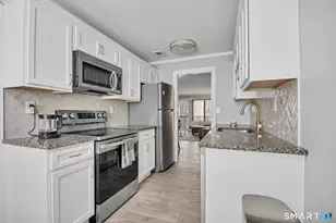 21 Hawthorn Ct, Cromwell, CT 06416 - Photo 3