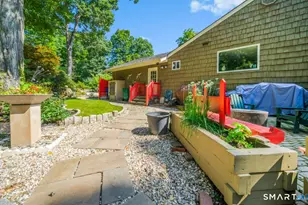 92 Kenmore Rd, Bloomfield, CT 06002 - Photo 33