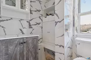 215 Bank St, New London, CT 06320 - Photo 21