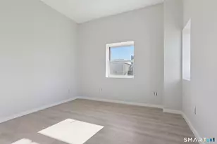 215 Bank St, New London, CT 06320 - Photo 9