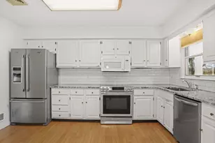 6 Sandgate Cir, Madison, CT 06443 - Photo 5