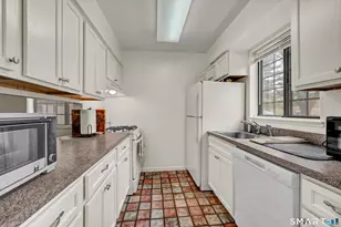 11 Eden Ct, Brookfield, CT 06804 - Photo 3