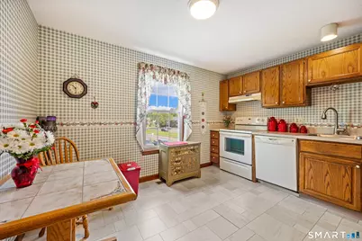 18 Tabshey Court #18, Wethersfield, CT 06109 - Photo 11