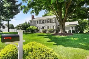 127 S Gate Ln, Fairfield, CT 06890 - Photo 3