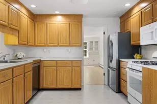 127 S Gate Ln, Fairfield, CT 06890 - Photo 15