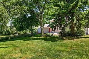 127 S Gate Ln, Fairfield, CT 06890 - Photo 33