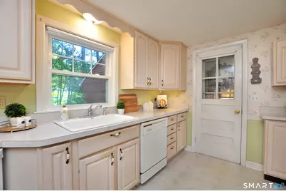 5 Robin Road, Simsbury, CT 06070 - Photo 11
