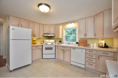 5 Robin Road, Simsbury, CT 06070 - Photo 7