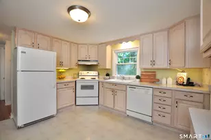 5 Robin Rd, Simsbury, CT 06070 - Photo 7