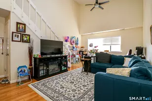 18 Amsterdam Ave, Bridgeport, CT 06606 - Photo 5