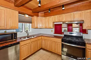 36 Peck St, Norwich, CT 06360 - Photo 9