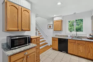 198 Grassy Hill Rd, East Lyme, CT 06333 - Photo 9