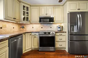 4 Apple Blossom Ln, Danbury, CT 06811 - Photo 11