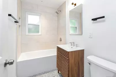 124 Minturn Place, Bridgeport, CT 06606 - Photo 9