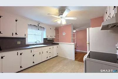 37 Indian Run, Enfield, CT 06082 - Photo 5