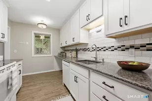 42 Library Ln, Simsbury, CT 06070 - Photo 9