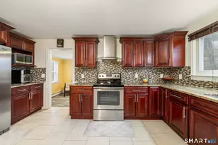 11 Whalley Rd, Trumbull, CT 06611 - Photo 5