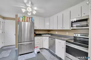 558 Oak St, East Hartford, CT 06118 - Photo 5