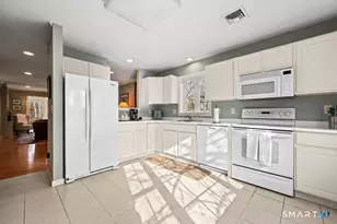 10 Eaton Cir, West Hartford, CT 06117 - Photo 7