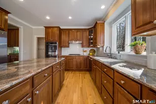 145 Kingswood Dr, Avon, CT 06001 - Photo 7