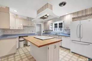 13 Calhoun Ave, Trumbull, CT 06611 - Photo 9