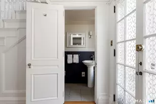 85 Bloomfield Ave, West Hartford, CT 06105 - Photo 9