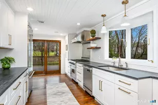 53 Hoyt St, Darien, CT 06820 - Photo 13