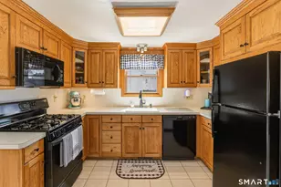 88 Brookview Ave, Waterbury, CT 06706 - Photo 7