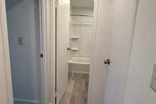 70 Farmington Ave, New London, CT 06320 - Photo 13